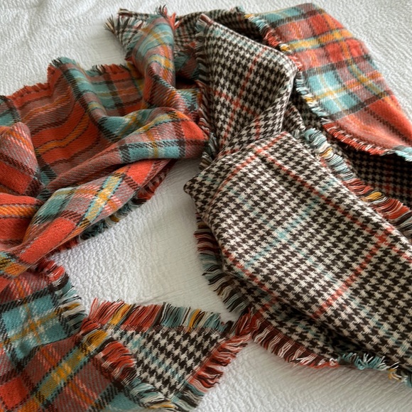 Beautiful wrap scarf, 77”long, 24”wide, 100% acrylic, smoke-free home, Beautiful - Picture 2 of 8